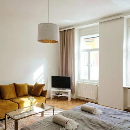 Noor - Calm With Garden - Free Parking & Near Messe Appartamento Graz